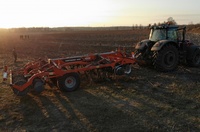 demonstratsiia-kuhn-performer-4000-251-5
